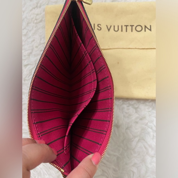 2021 LV NEVERFULL MM POUCH Monogram LIKE NEW CONDITION - Picture 13 of 13